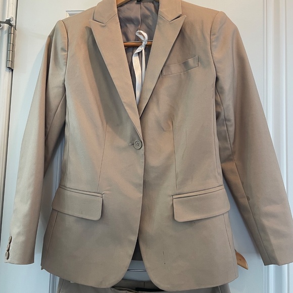 Harve Benard  2 piece suit Size 2 - Picture 3 of 6